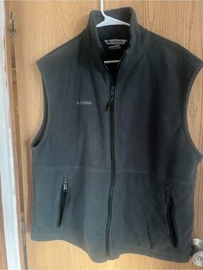 Columbia Men’s green Fleece Vest